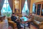 Při mimořádných příležitostech návštěvníky zámku vítá dvojník prezidenta Masaryka