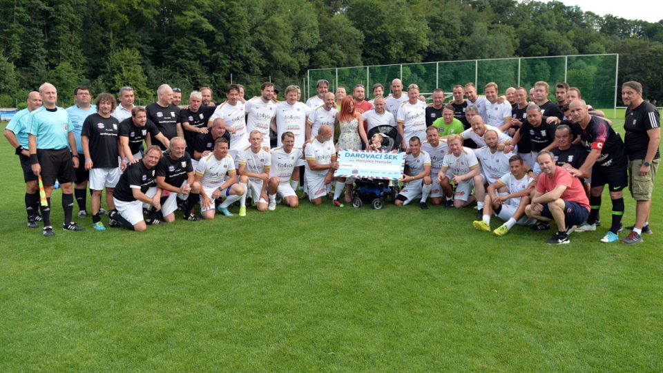 Malému Honzíkovi přinesl charitativní fotbal na další léčbu přes 204 tisíc korun