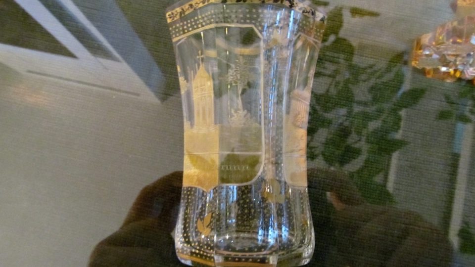 Mariánské Lázně - skleněné pítko ve vitríně muzea