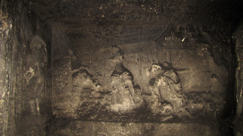 Reliéfy v jeskyni Klácelka