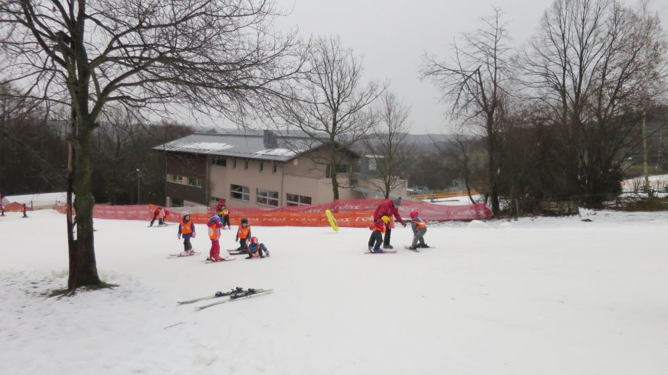 Kopec na Moninci vyhrazný pro malé děti a lyžařskou školičku