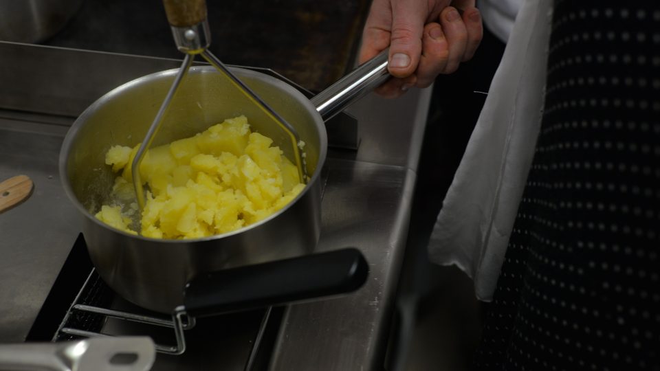 Příprava šťouchaných brambor
