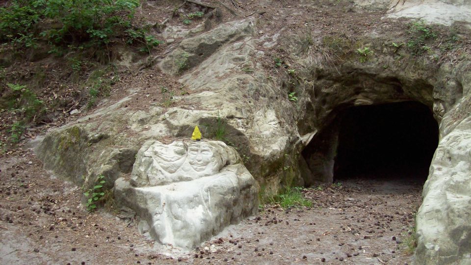 Jeskyně dostala jméno po Josefu Emanuelu Hibschovi