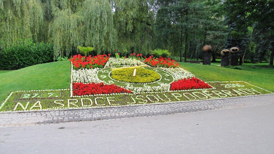 Květinové hodiny v Poděbradech
