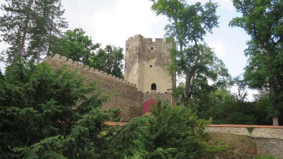 Kolowratská věž byla součástí druhých hradeb gotického hradu ve Zruči