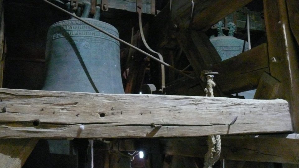 Celkem 4 zvony visí v zámecké věži v Krumlově