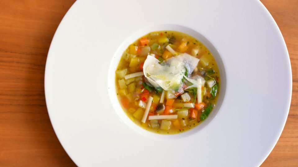 Zeleninová polévka minestrone