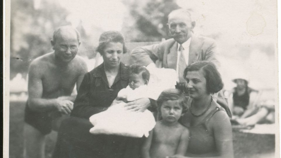 Dagmar Lieblová s rodiči, prarodiči a sestrou