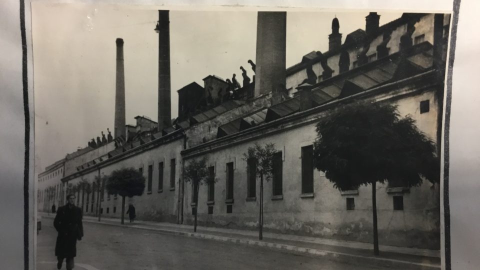 Historická fotografie továrny