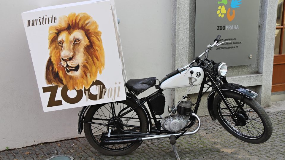 Zoo Praha oslavila 90. výročí svého založení - dobový motocykl