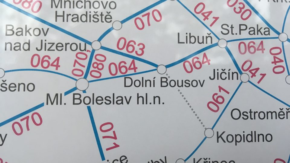  Dolní Bousov - nádraží, které je i není křižovatkou