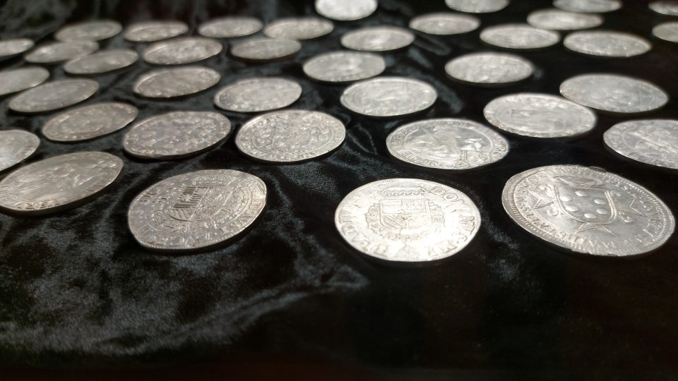 Zlaté a stříbrné mince, nalezené na Mladoboleslavsku