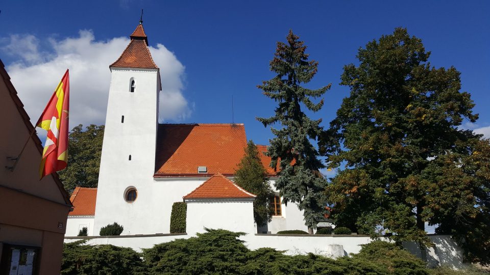 Kostel narození sv. Jana Křtitele v Hovorčovicích u Prahy
