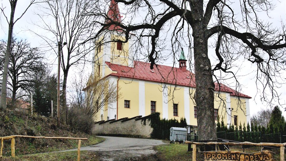 Při výstavbě kostela  sv. Jakuba v blízkosti rozhledny byl prý využit kámen z někdejšího strážního hradu 