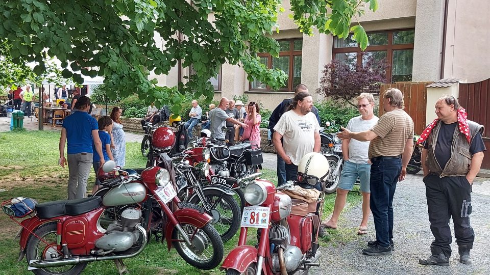 Majitelé motoveteránů se na závod v Ondřejově těšili