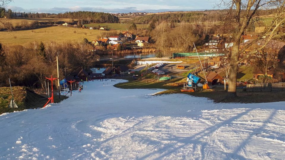 Výhled i lyžování si rekreačně užijí i zkušení lyžaři