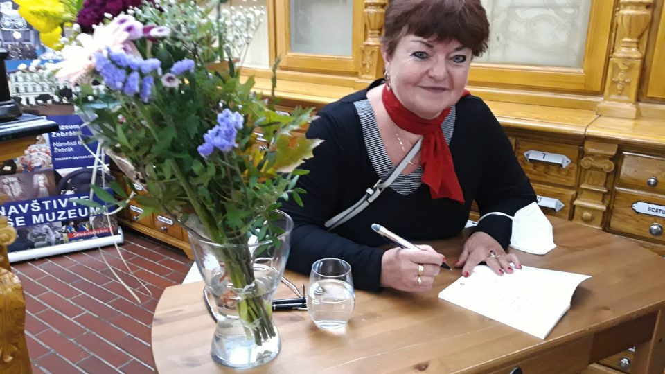 Hana Hrabáková vydala už sedmé pokračování cyklu Povídky ke kávě