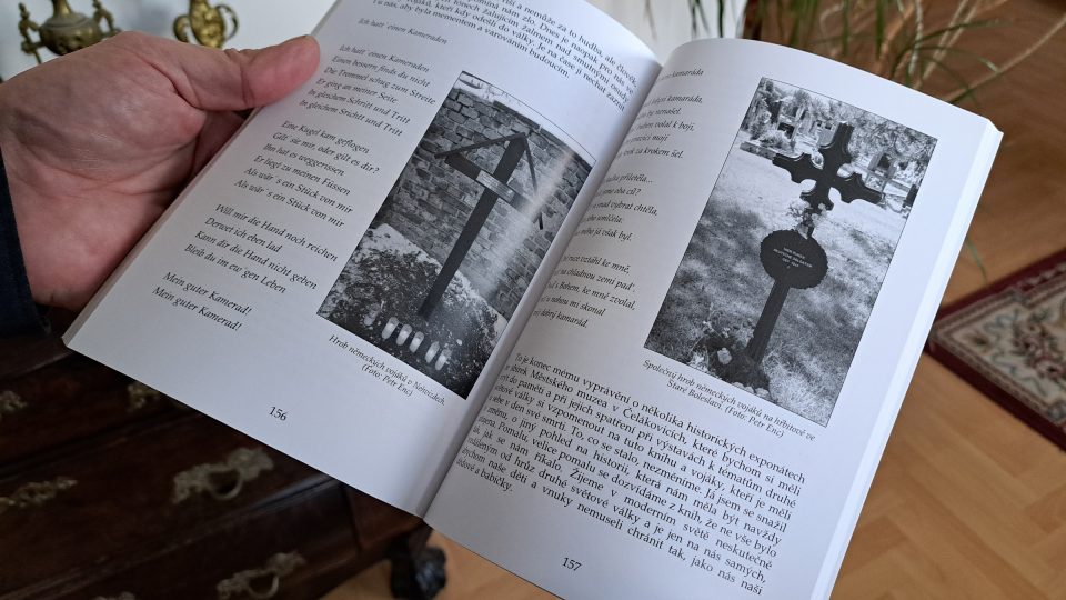 Petr Enc se ve svých knihách mapuje válečné hroby