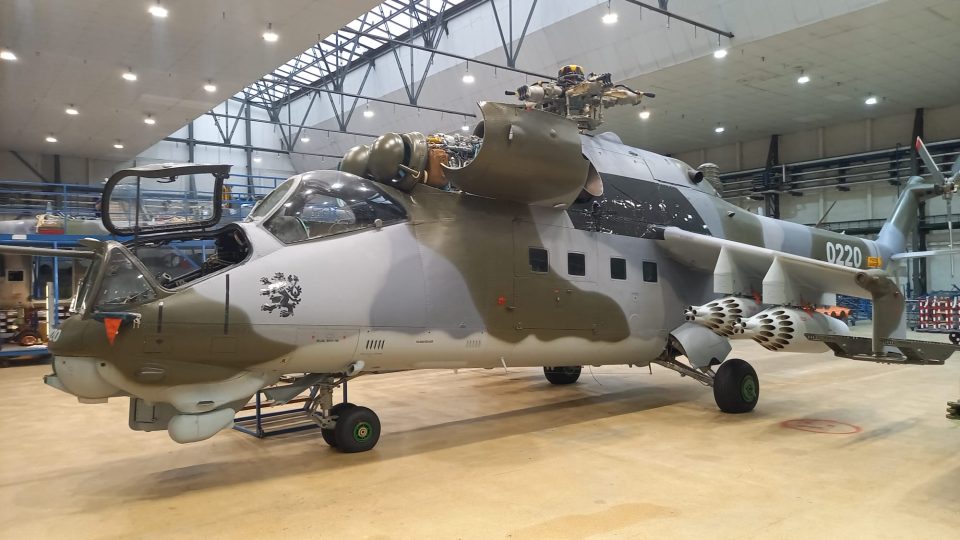 Servis vrtulníků v podniku Letecké opravny Malešice (LOM Praha)