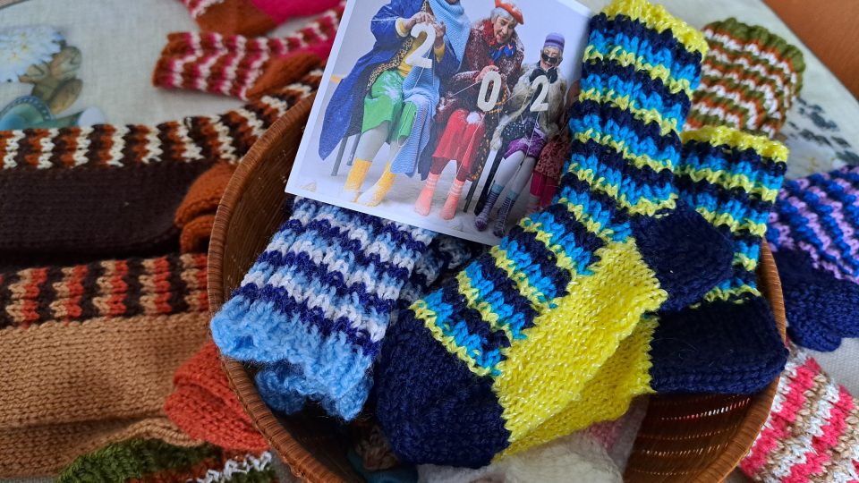 Do projektu Ponožky od babičky se zapojilo 200 pletařek z celé republiky