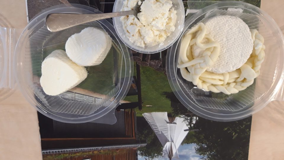 K domácí výrobě sýrů potřebujete jen kvalitní mléko, větší hrnec a teploměr