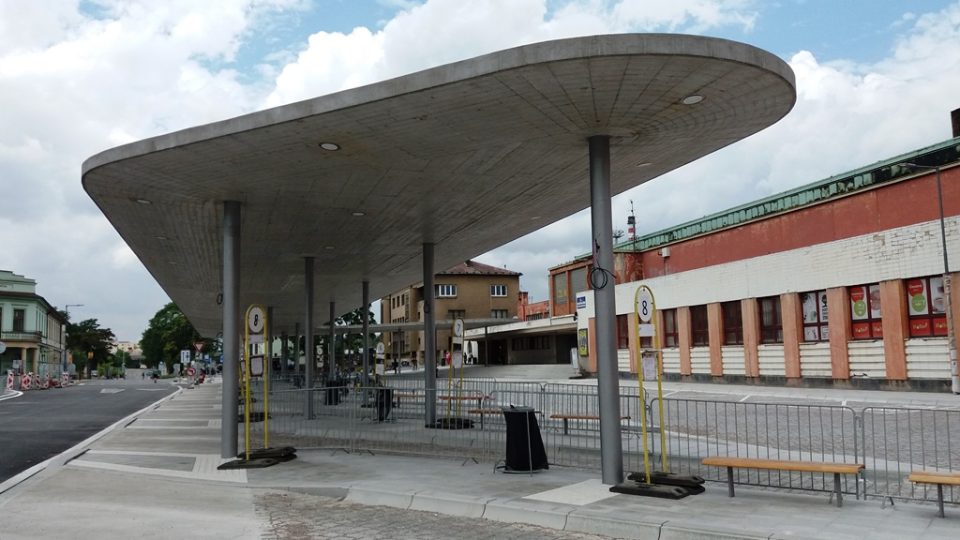 Nový dopravní terminál má střechu