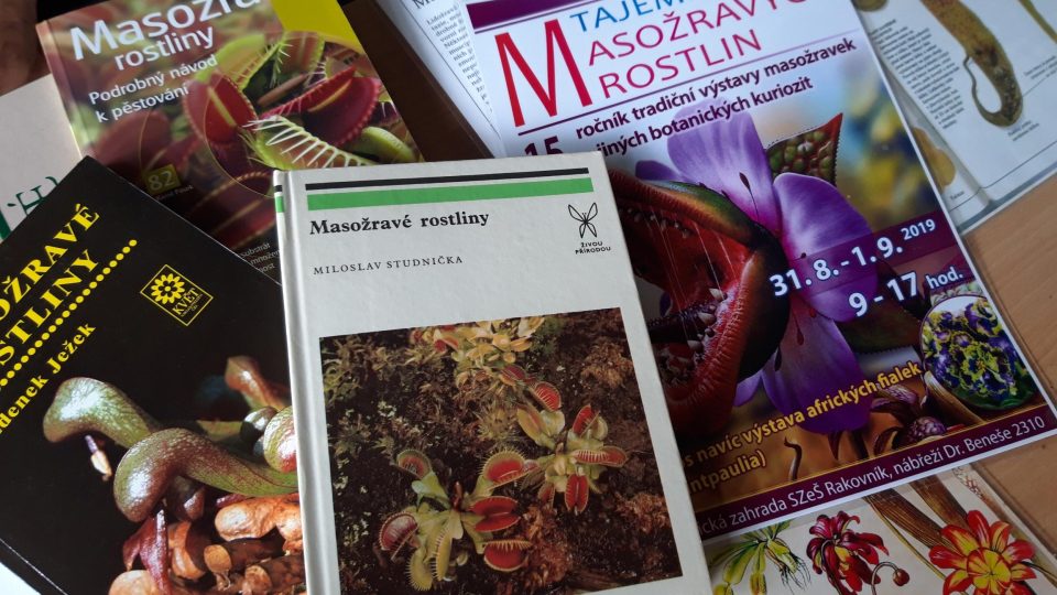 Začátečníci mohou o masožravých rostlinách načerpat znalosti z odborné literatury