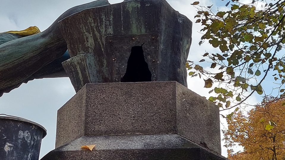 Pomník obětem první světové války v Arnoštových sadech