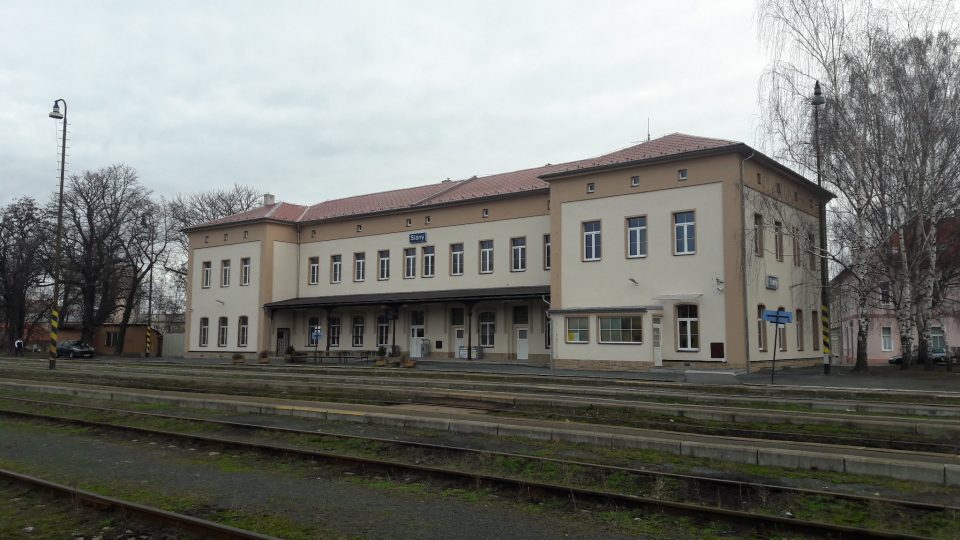 Opravené nádraží Slaný