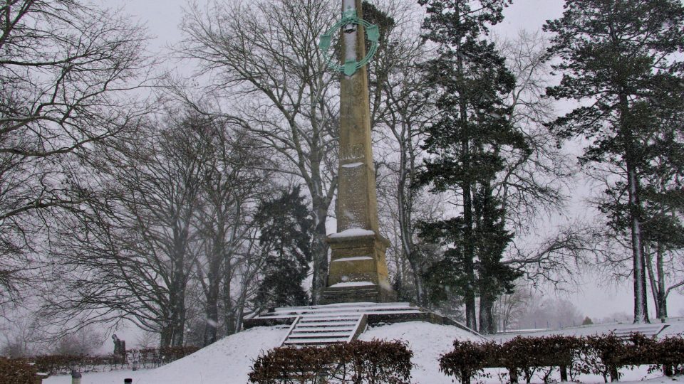 Pískovcový monolit na monumentální pomník darovalo družstvo kameníků z Podhorního Újezdu