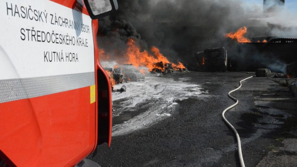 Požár v areálu firmy na likvidaci odpadu v Kutné Hoře