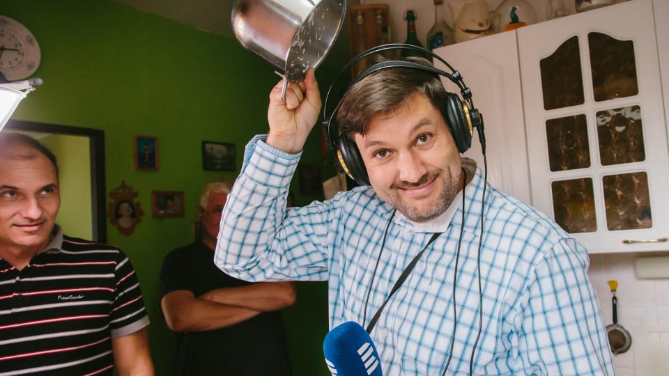 Moderátor Patrik Rozehnal při natáčení soutěžního receptu