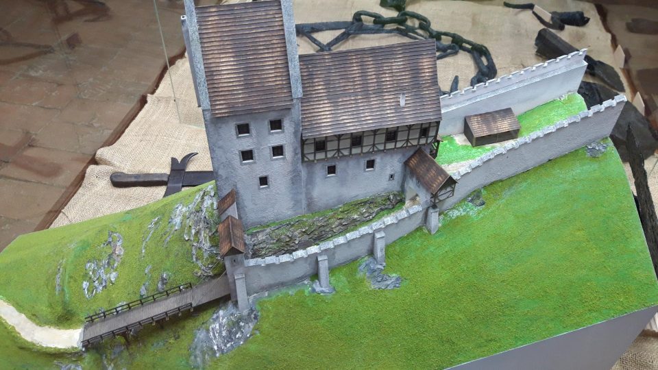 Novinkou na hradě Křivoklát je model Manského domu