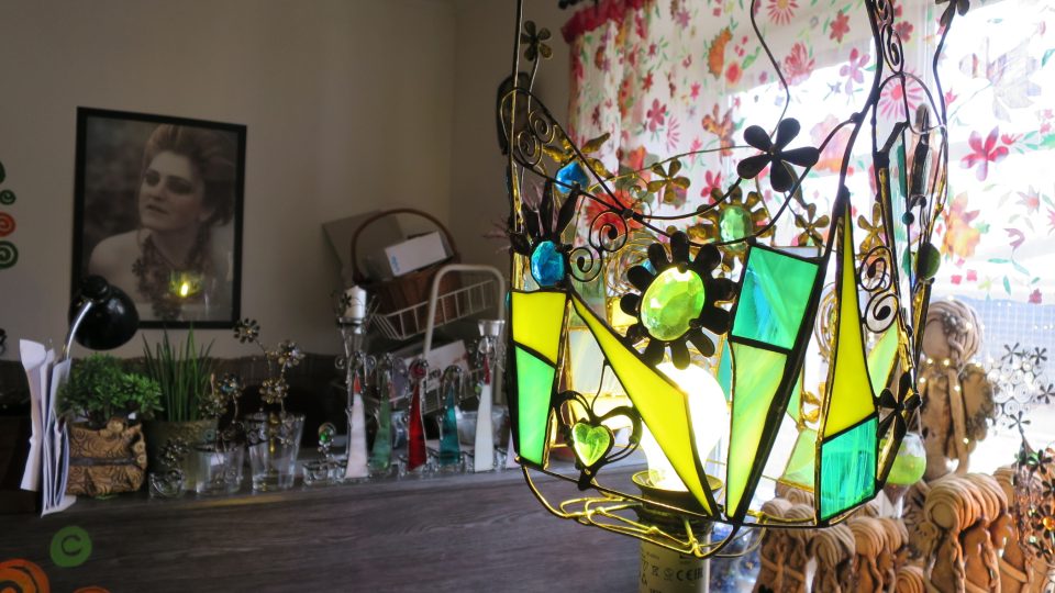 Vitrážové lampy patří k oblíbeným kouskům Moniky Jaré