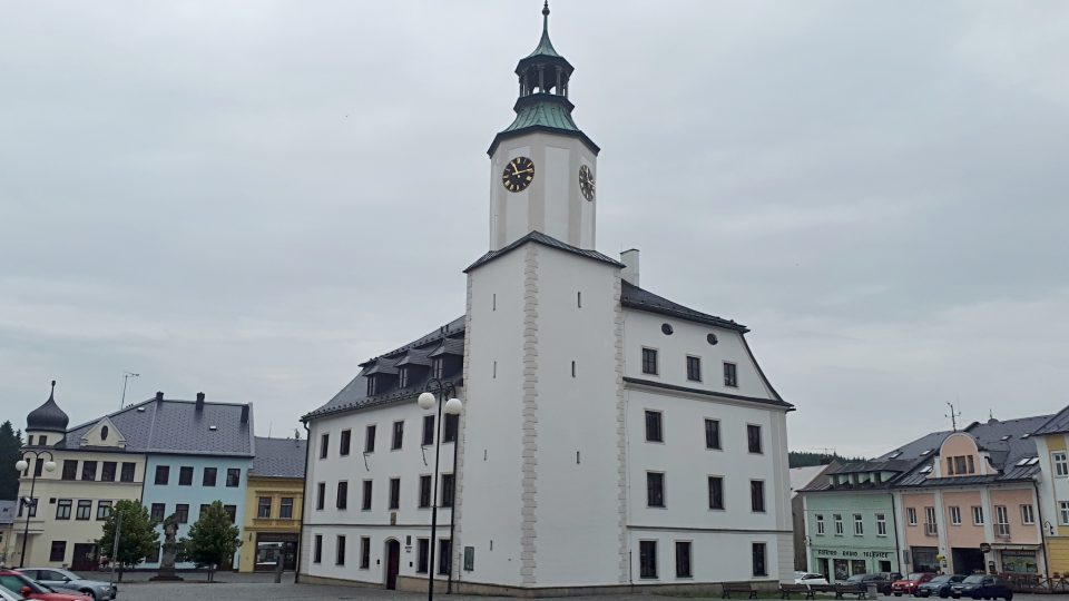 Raně barokní radnice je dominantou dnešního Rýmařova