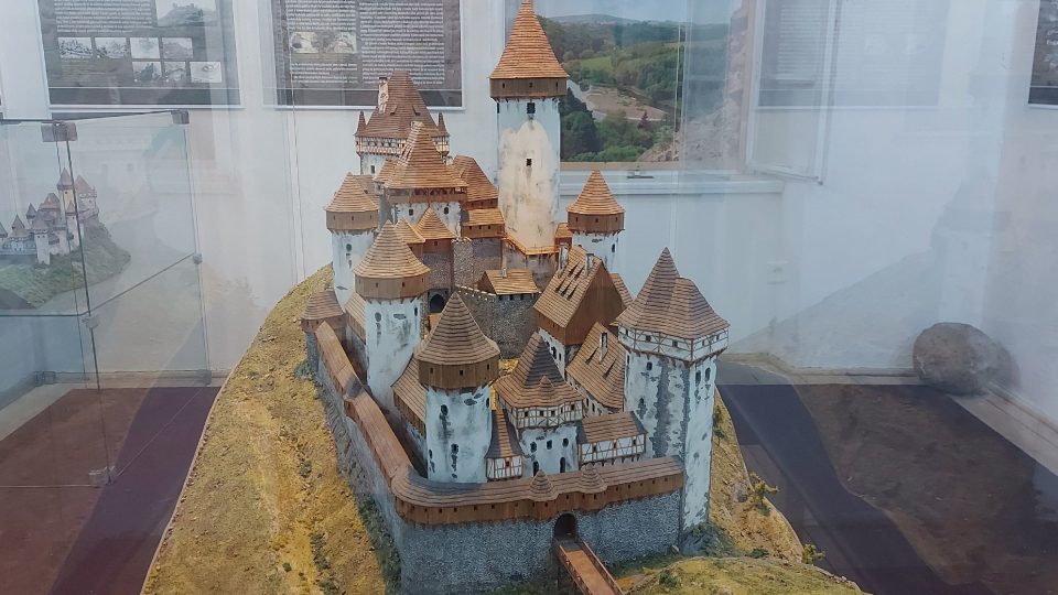 Model hradu Týřov v Památníku Joachima Barranda ve Skryjích