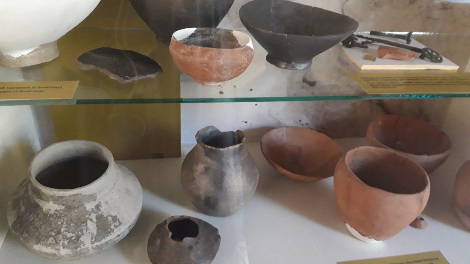 Část archeologické sbírky rakovnického muzea pochází z výzkumů Jana Rennera