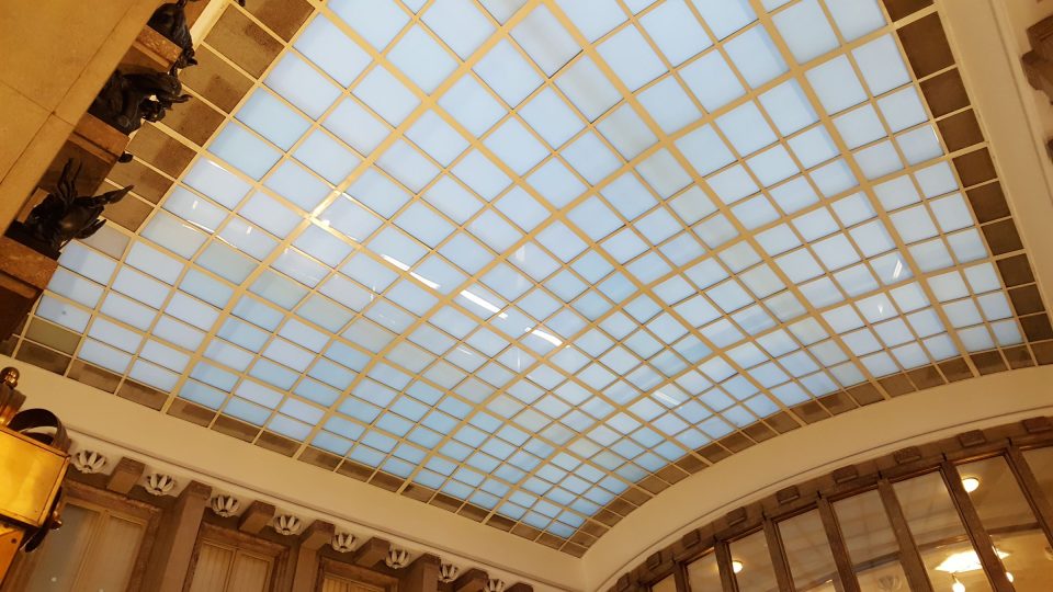 Prosklený strop v pasáži Adria