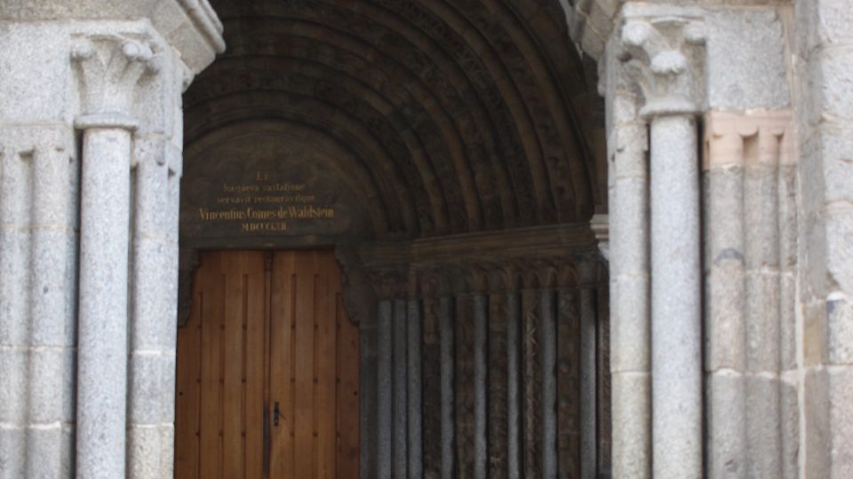 Vchod do baziliky