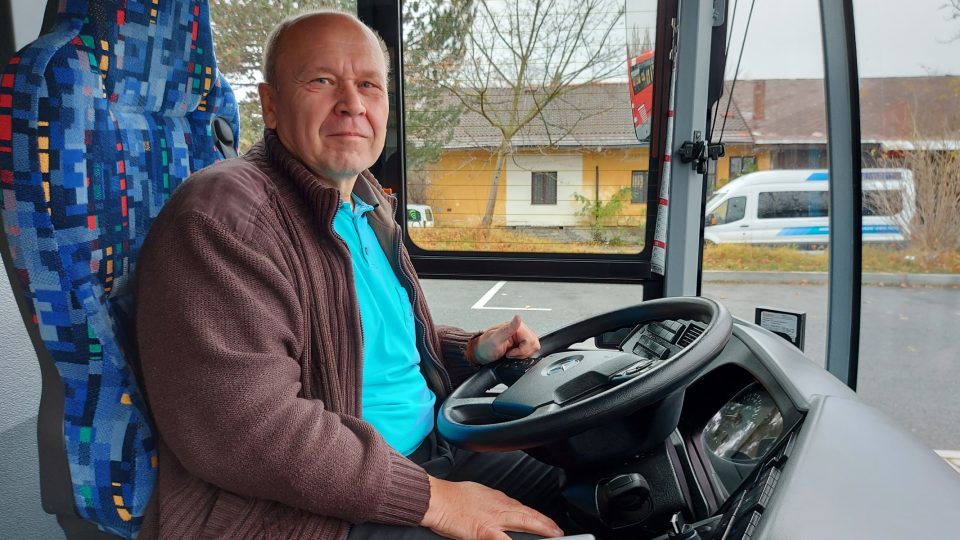 Bedřich Jaklovský už mnoho let řídí autobusy MHD v Příbrami
