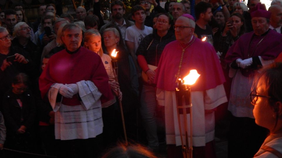 Příjezd církevních hodnostářů s bustou sv. Václava