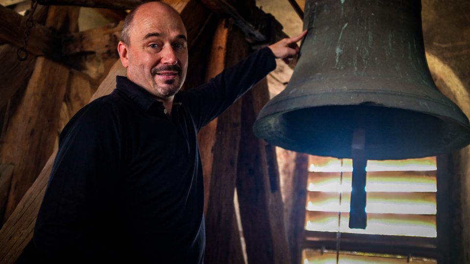 Popovičky – místní obyvatelé zachraňují přes 500 let starý zvon