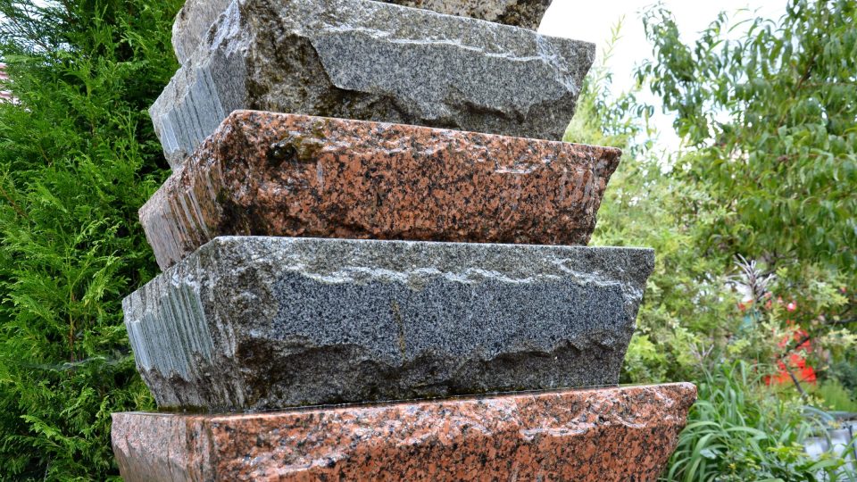 Žulové kameny pocházejí z různých míst Evropy i Asie