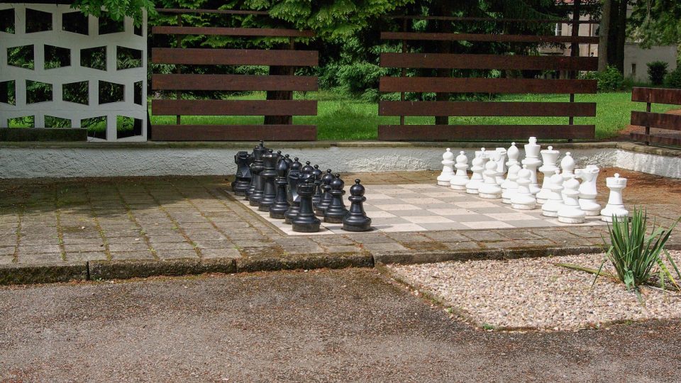 V šachovém zákoutí lázeňského parku