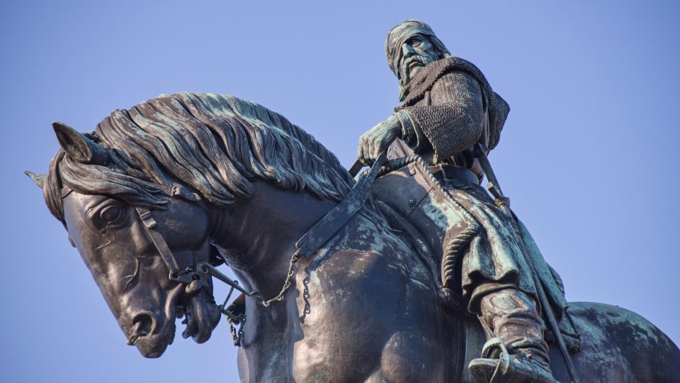 Jezdecká socha Jana Žižky je dílem sochaře Bohumila Kafky