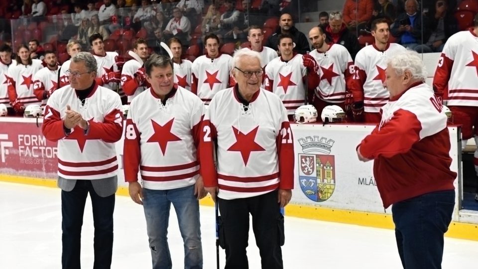 Výroční zápas HC Slavia s Jihlavou v retro dresech