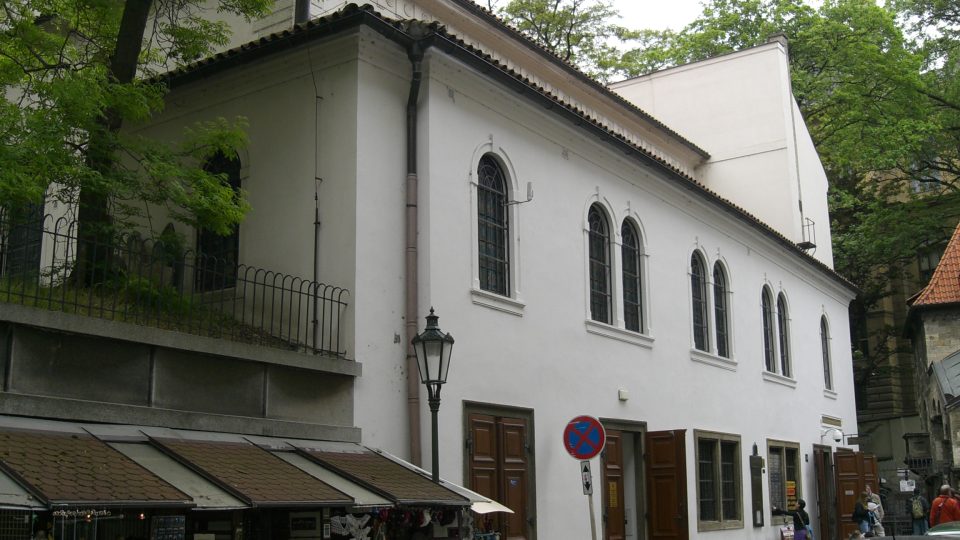 Klausová synagoga se nachází v těsném sousedství Starého židovského hřbitova