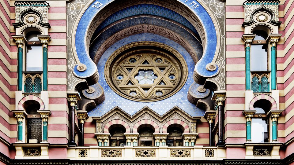 Jeruzalémská synagoga byla postavena v letech 1905 až 1906. Nahradila tři jiné synagogy, které byly zbourány při asanaci židovského ghetta