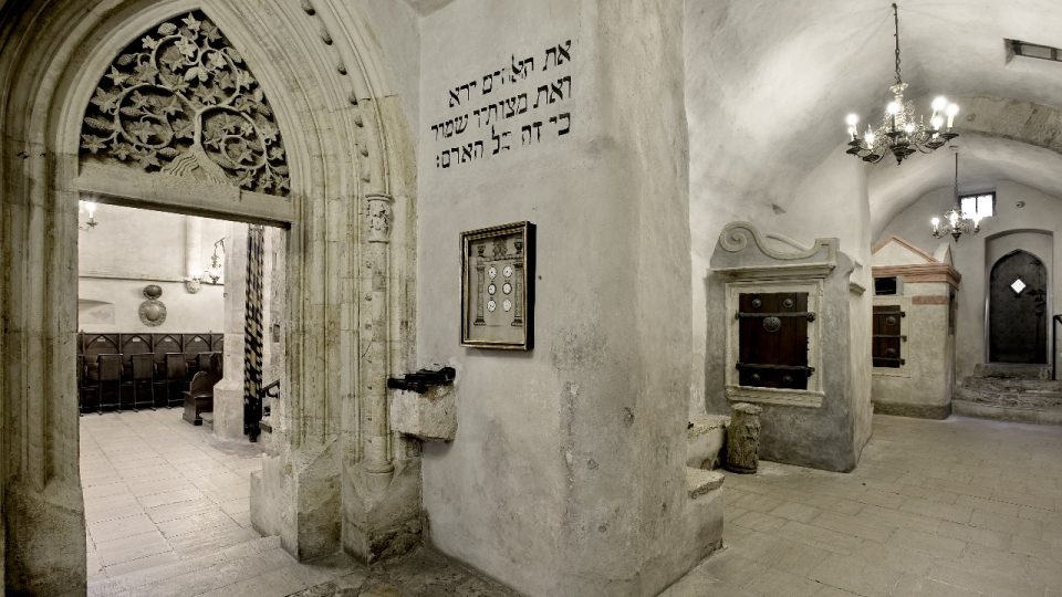 Staronová synagoga slouží dodnes svému původnímu účelu