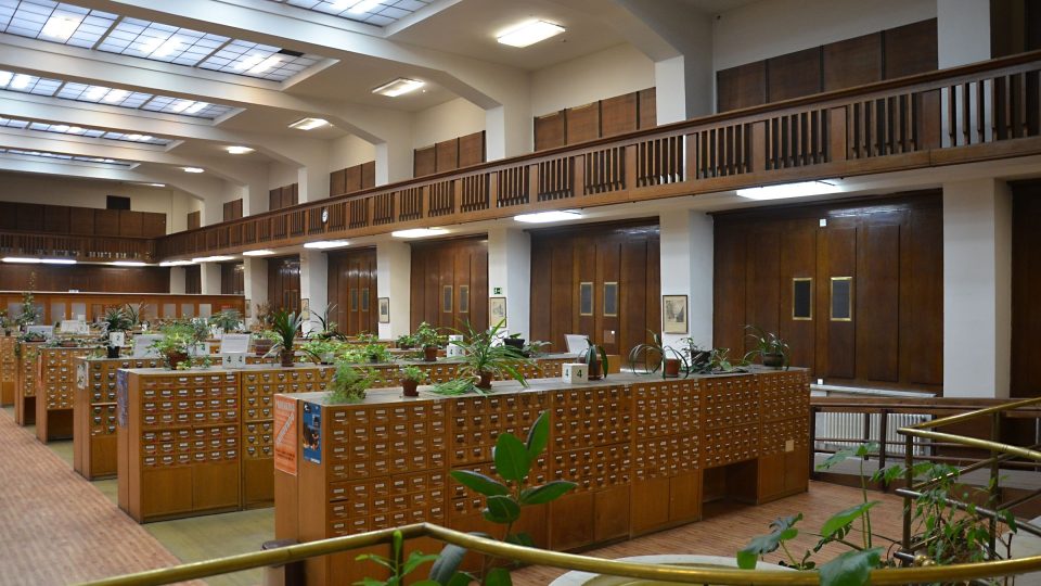 Národní knihovna sídlí v Klementinu, čtenářem se může stát každý občan starší 15 let